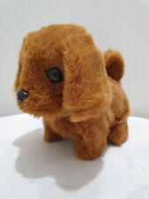 Chien jouet en peluche qui aboie