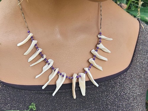 Neuf collier véritables - i,