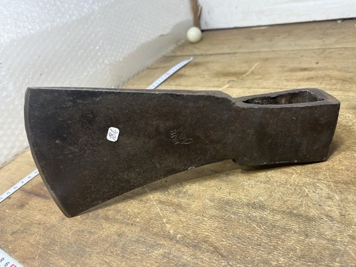 Hache bucheron outil ancien - outil,