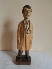 Statuette en bois - Médecin /