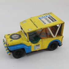 Jouet de voiture fer-blanc
