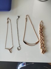 Lots de 4 Collier Victoria’s Secret – Bijou fantaisie élégant – Doré / Argenté 