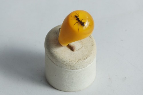 Bague résine jaune inclusion