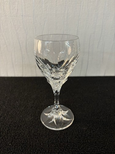 Verre vin modèle - à,