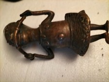 superbe statue ancienne  africaine en bronze art ethniques vitrine collection