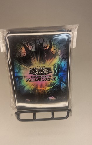 Black crack sleeves - yu-gi-oh!,