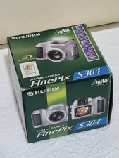 Appareil photo numérique Fujifilm FinePix S304 - 3,2MP CCD Japon Piles AA Zoom×6