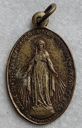 Jolie petite médaille - jolie,