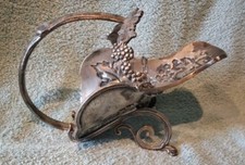 Ancien Porte Bouteille,Serviteur à Vin En Étain Sur Socle Avec Sa Chaînette 1970