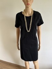 Robe noire à manches courtes