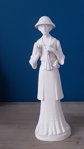 Statue femme élégante style
