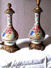 une paire de lampes chinoises porcelaine et bronze