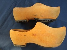 Paire sabots bois Semelle caoutchouc Wood-Milne ancien costume collection