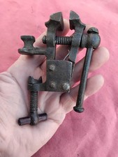 OUTIL ANCIEN PETIT  ÉTAU DE SERRAGE de bijoutier  ÉTABLI OU TABLE