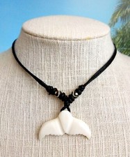 Collier baleine os sculpté et