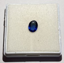 Saphir naturel bleu royal taille Ovale 1,65 carats En ? 2 rubis bruts