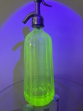 SIPHON. SELTZ. Superbe siphon pyramidal Ouraline HÔTEL  DU SAUVAGE CASSEL 59