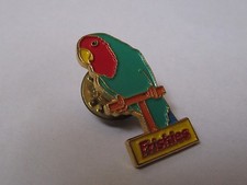 Pin's Friskies / perroquet