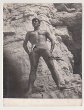 Beau jeune homme sans chemise