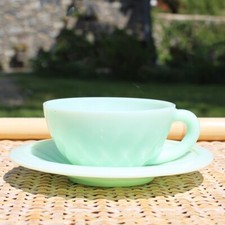 Tasse à thé + soucoupe vintage en opaline vert mint / Art déco