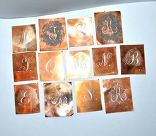 Lot de 11 pochoirs ancien en cuivre - Monogramme Lettre majuscule Impression