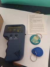 lecteur - enregistreur de badge et carte RFID portatif 125KHz