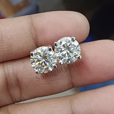 Clous solitaire diamant blanc