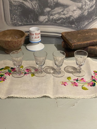Petits verres pied - 4,