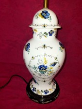 Lampe à poser en porcelaine à décor de fleurs Limoges électrifiée