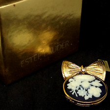 ESTEE LAUDER Parfum Solide Concrète Broche type Camée fleurs blanches 38 X 60mm