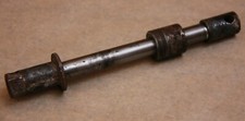 AXE DE ROUE AVANT AXLE, FRONT WHEEL 44301286000 HONDA CB250K2 1970