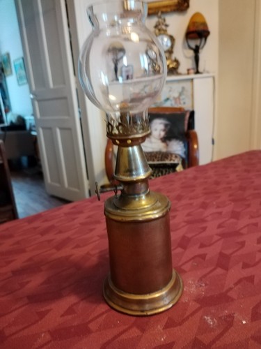 Ancienne lampe pigeon - lampe, a