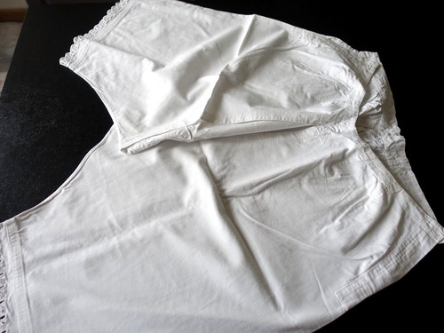 Ancienne culotte fendue - culotte,