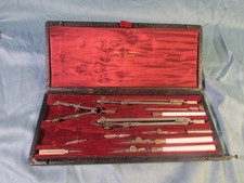 Ancienne boite de compas de