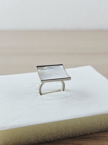 Bague fantaisie avec plateau