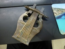 énorme presse papier lyre en