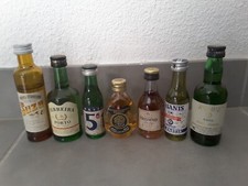Lot de 7 mignonettes  alcool bon état   !