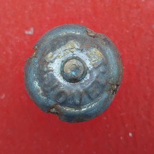 ancienne Capsule Perrier- Jouet sur bouchon avec clou en bronze R - années 1930