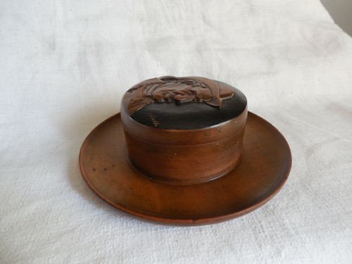 Ancienne boite bois - en, sculpte