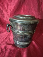 Curieux seau à champagne