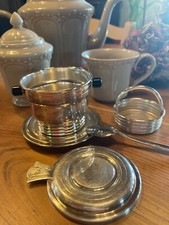 Passe thé ancien en métal