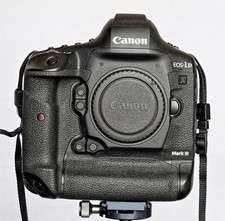 Boîtier photo professionnel Canon EOS-1D X Mark III 7.000 déclenchements