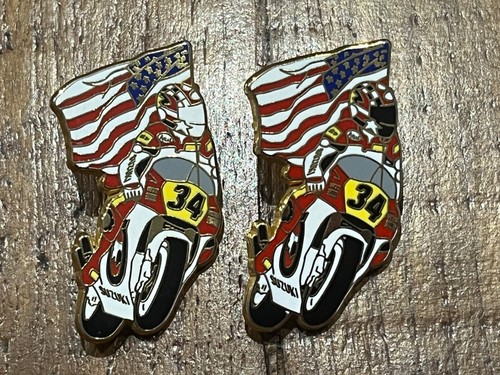 Pins pin enamel - pins, moto