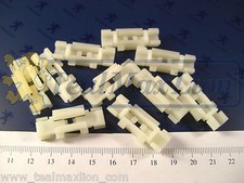 Jeu de 10 agrafes support fixation enjoliveurs d'ailes AR et portes Peugeot 205