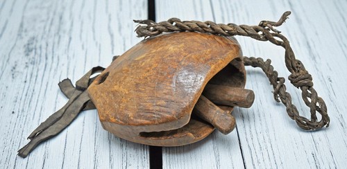 Cloche bois antique animaux - bois,