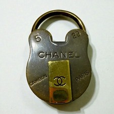 Cadenas Chanel Cambon motif