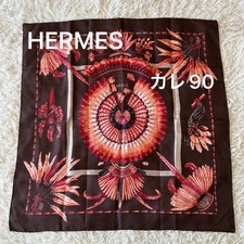 Foulard en soie motif plumes