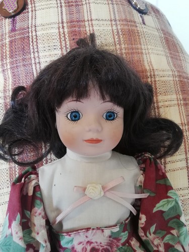 Poupée porcelaine robe - , à
