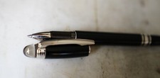 STYLO ROLLER MONTBLANC STARWALKER EN RESINE NOIRE - FINITION PLATINUM