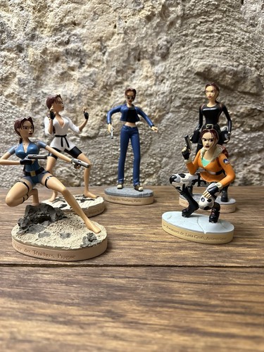 Figurine atlas tomb - raider,